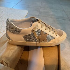 Stylish Women's Glitter Star Sneakers